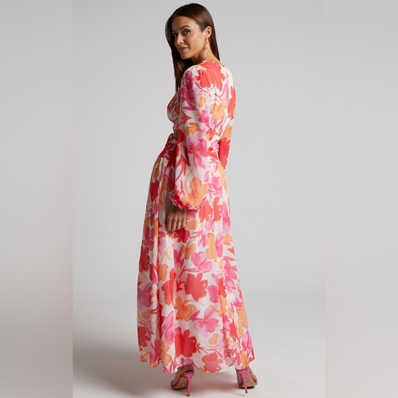 Showpo EMILEE MIDI DRESS Side Cut Out Long Sleeve Plunge Dress in Pink Floral 8 - Picture 4 of 12